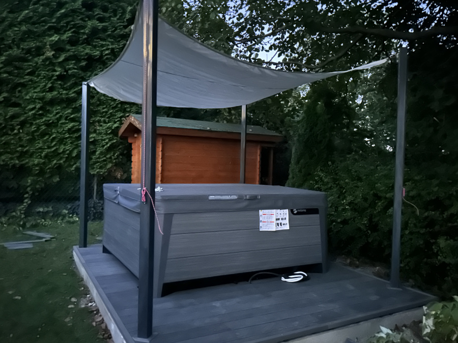 Teraszt építettünk jacuzzihoz