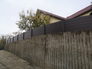 Alacsony, zárt WPC kerítés